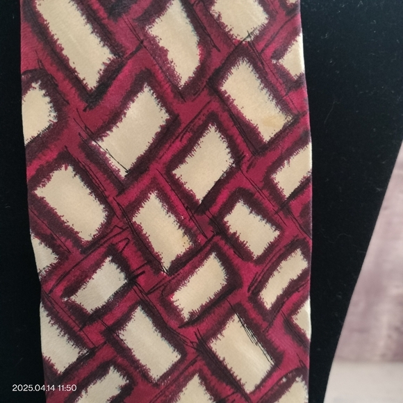 Boss Hugo Boss Silk Geometric Red and Cream Abstract Men's Tie Necktie Italy - Picture 2 of 8